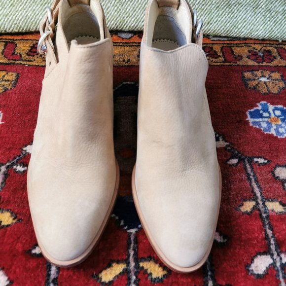 Tan suede bootie - Picture 2 of 9